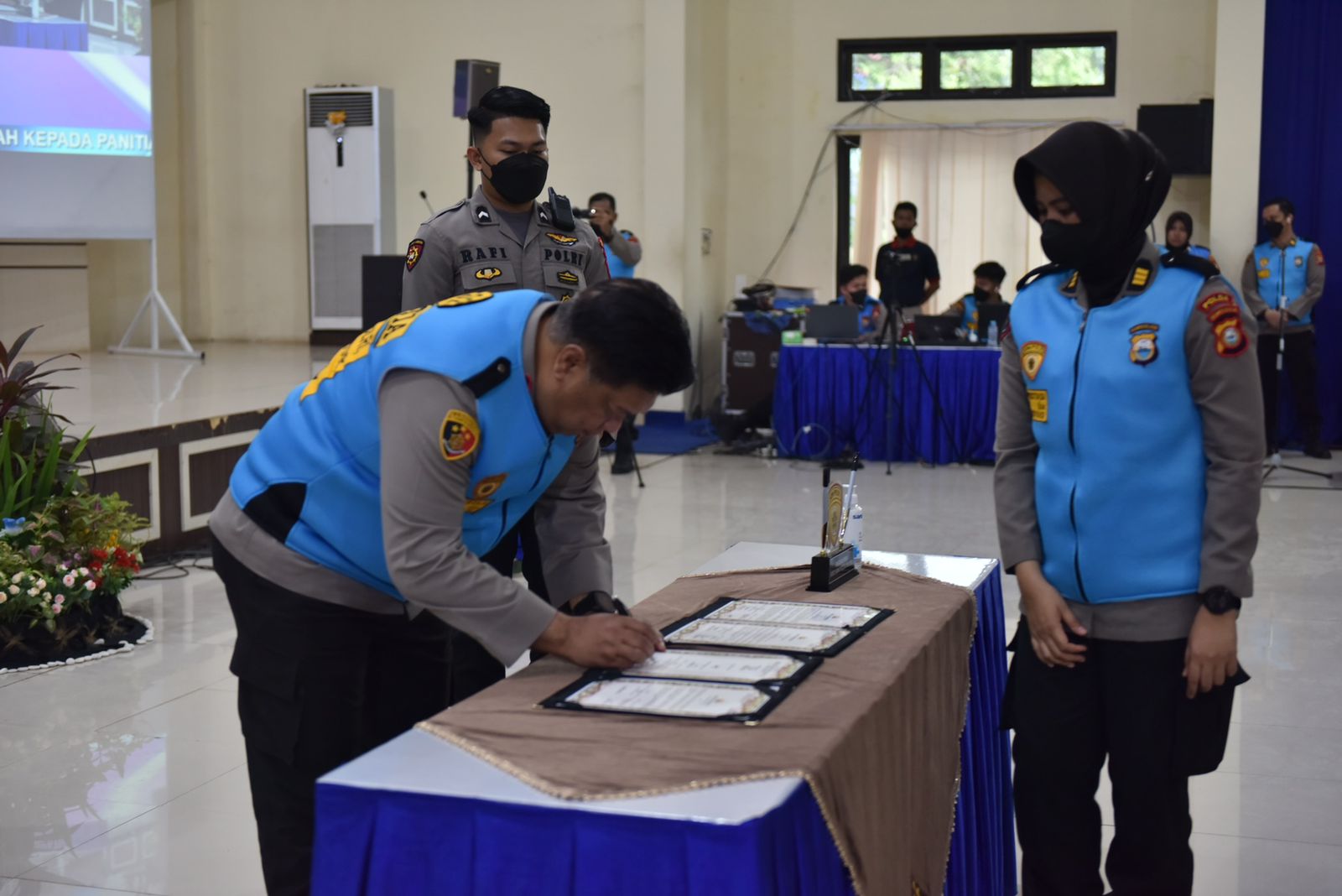 PENANDATANGANAN PAKTA INTEGRITAS DAN PENAGMBILAN SUMPAH PENERIMAAN TAMTAMA POLRI GELOMBANG I TAHUN ANGGARAN 2023 PANDA POLDA SULSEL